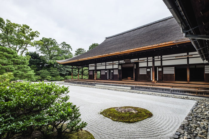 寺院庭の画像