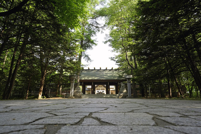 帯廣神社神門の写真