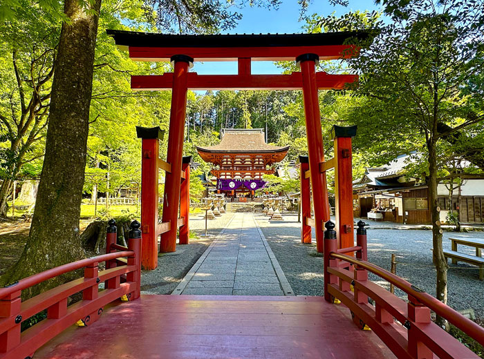 丹生都比売(にうつひめ)神社(じんじゃ)境内